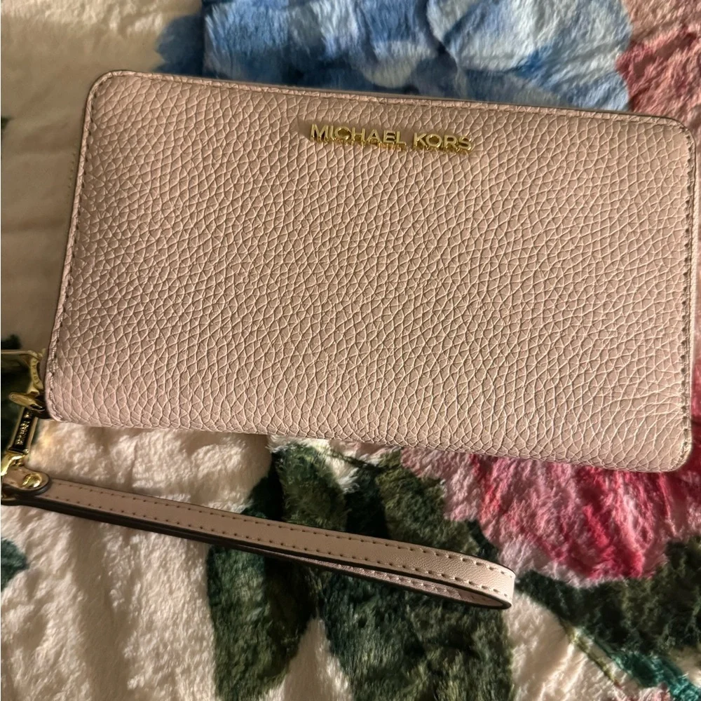 🎁Michael Kors Blush Pink Pebbled Lthr Wristlet/Wallet, NWOT - Picture 3 of 5